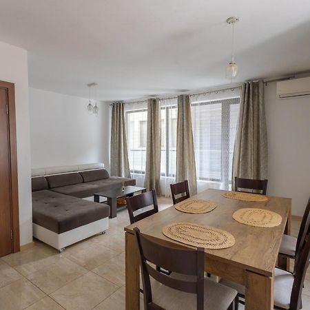Sea Garden Marina 2 Apartment Varna Esterno foto